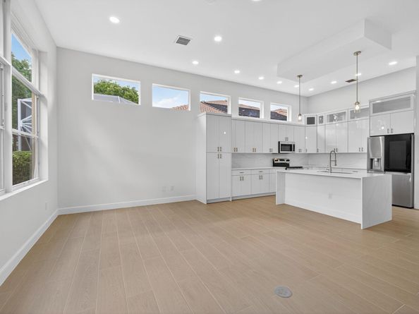 8873 Via Brilliante, Wellington FL 33411