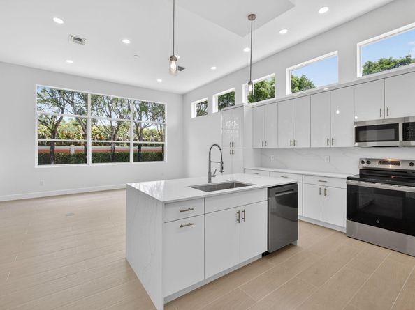 8873 Via Brilliante, Wellington FL 33411