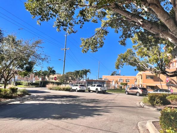 101 S Golfview Road 1, Lake Worth Beach FL 33460