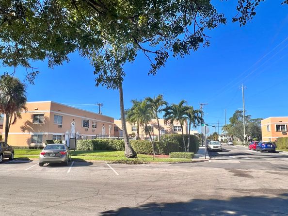 101 S Golfview Road 1, Lake Worth Beach FL 33460