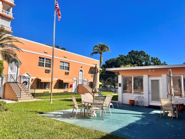 101 S Golfview Road 1, Lake Worth Beach FL 33460