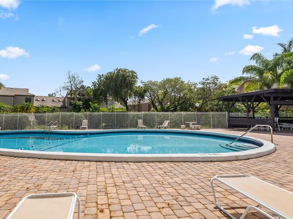 1672 Cypress Pointe Dr 1A, Coral Springs FL 33071