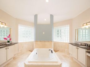 11430 NW 18th St, Plantation FL 33323