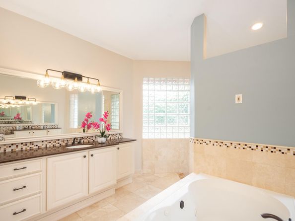 11430 NW 18th St, Plantation FL 33323