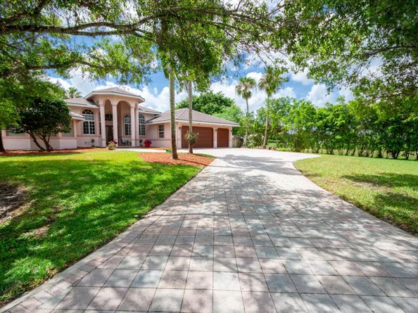 11430 NW 18th St, Plantation FL 33323
