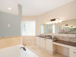 11430 NW 18th St, Plantation FL 33323