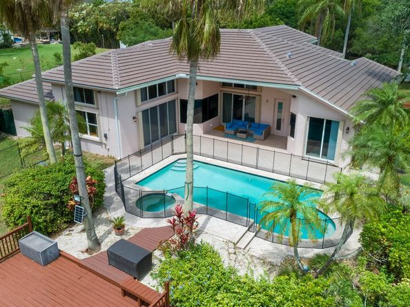 11430 NW 18th St, Plantation FL 33323