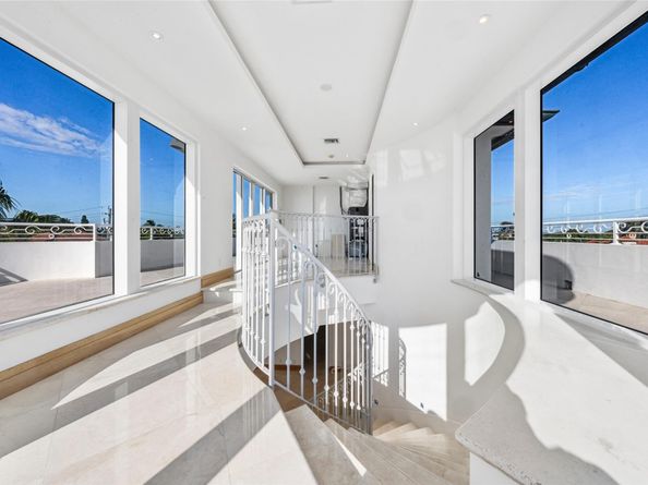 1525 N Fort Lauderdale Beach Blvd, Fort Lauderdale FL 33304