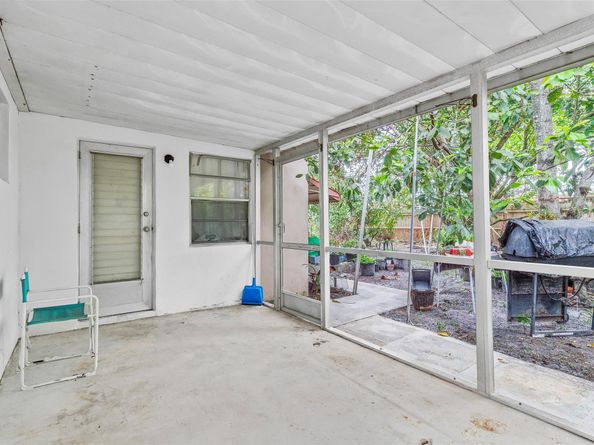 2748 NW 35th Ter, Lauderdale Lakes FL 33311