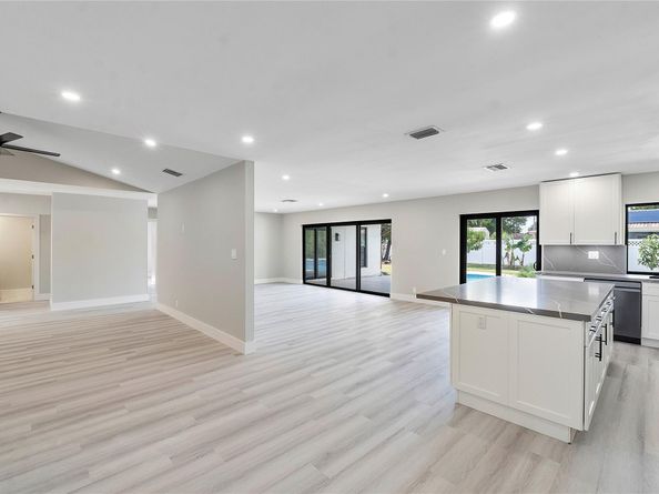 1024 NW 83rd Dr, Coral Springs FL 33071