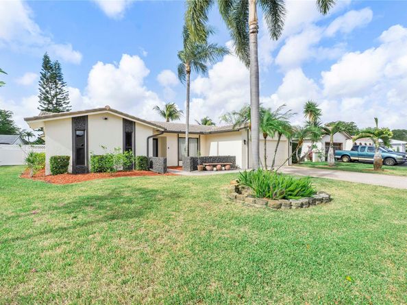 1024 NW 83rd Dr, Coral Springs FL 33071