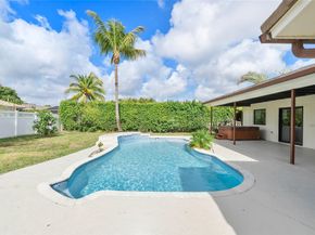 1024 NW 83rd Dr, Coral Springs FL 33071
