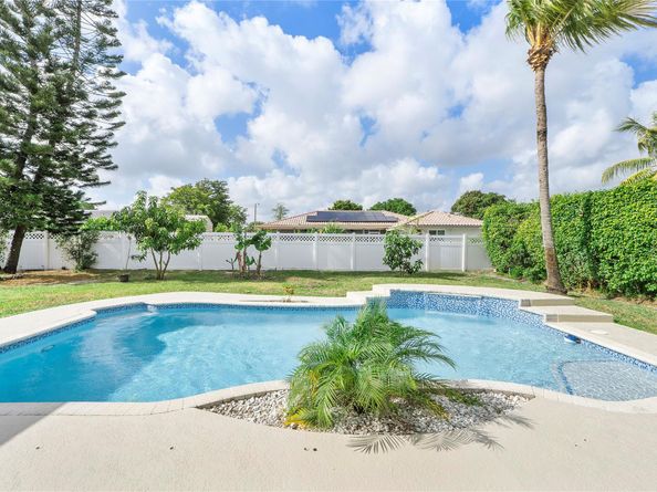1024 NW 83rd Dr, Coral Springs FL 33071