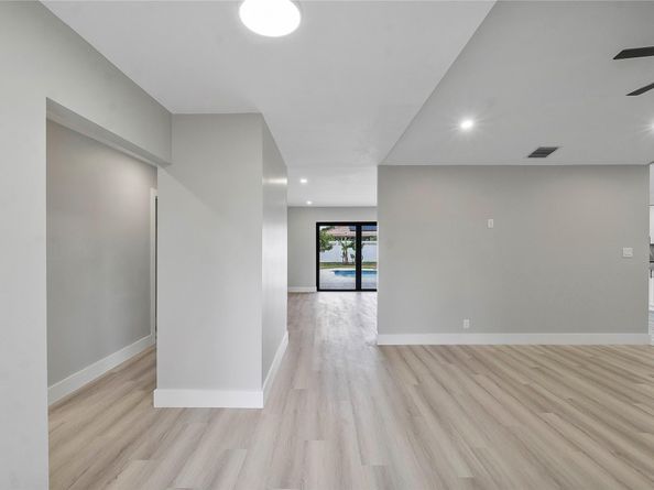 1024 NW 83rd Dr, Coral Springs FL 33071