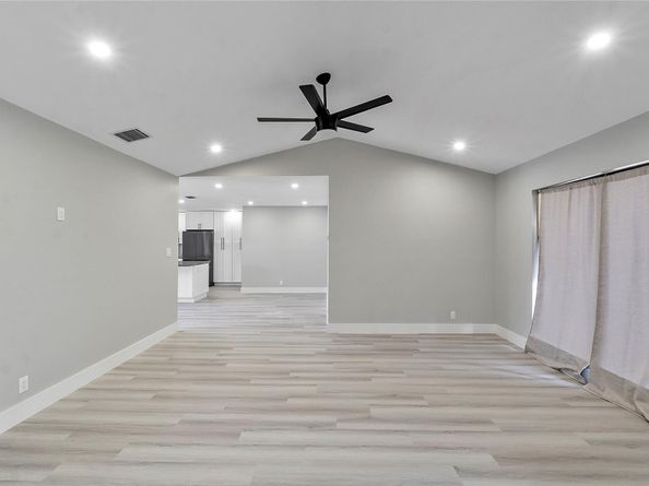 1024 NW 83rd Dr, Coral Springs FL 33071