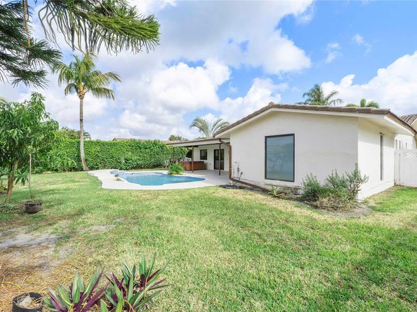 1024 NW 83rd Dr, Coral Springs FL 33071