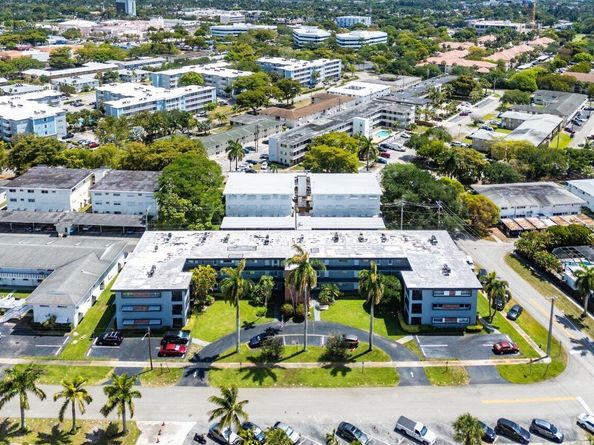 515 S Crescent Drive 302, Hollywood FL 33021