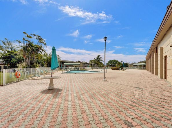 7605 NW 5th Pl 103, Margate FL 33063