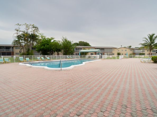 7300 NW 5th Place 203, Margate FL 33063