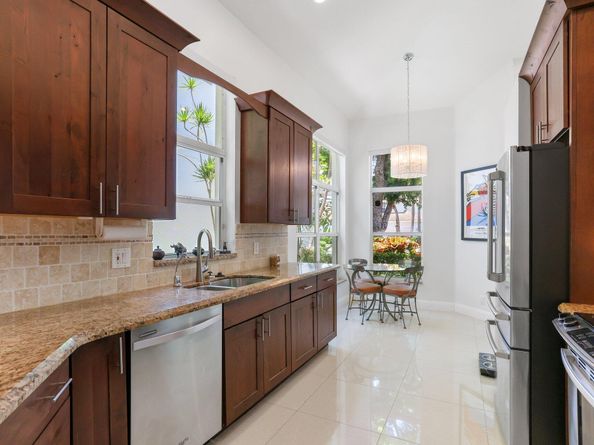 6607 NW 25th Way, Boca Raton FL 33496
