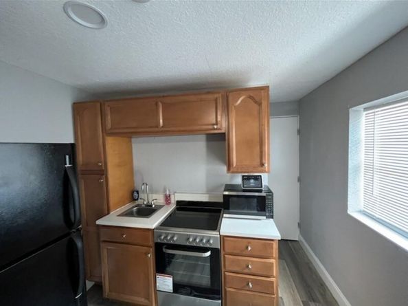 740 SW 10th St, Pompano Beach FL 33060