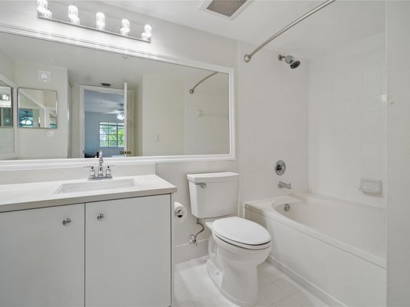 11133 SW 8TH St 3069, Pembroke Pines FL 33025