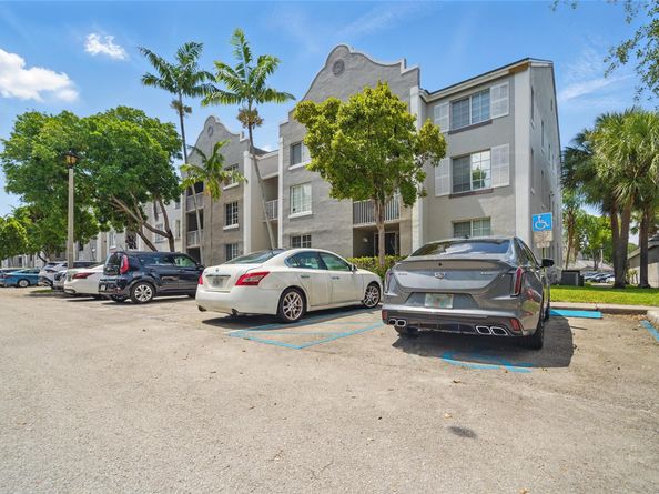 11133 SW 8TH St 3069, Pembroke Pines FL 33025