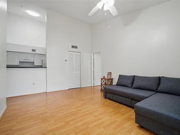 11133 SW 8TH St 3069, Pembroke Pines FL 33025