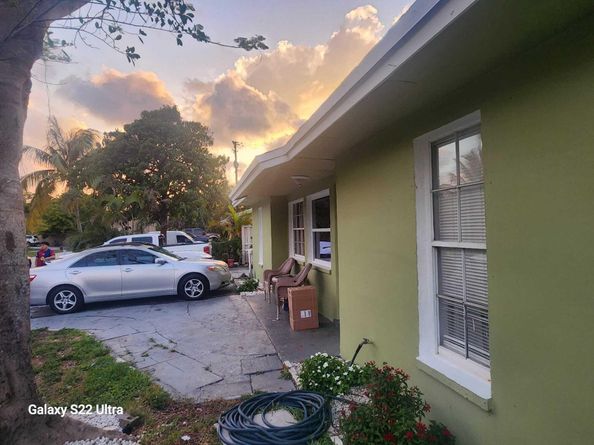 1441 W Central Street, Lantana FL 33462