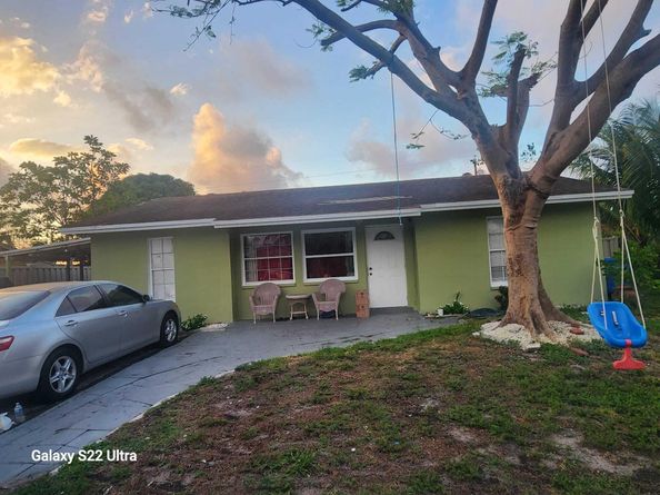 1441 W Central Street, Lantana FL 33462