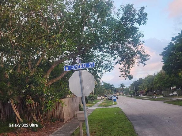 1441 W Central Street, Lantana FL 33462