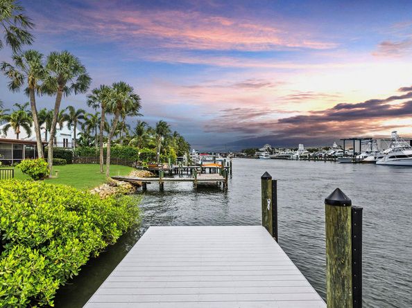 2085 Vitex Lane, North Palm Beach FL 33408