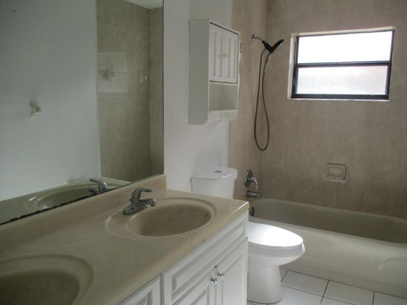 9066 NW 47th Ct, Coral Springs FL 33067