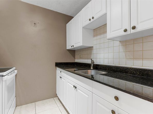 Undisclosed Address #FX-10523391, Miami FL 33162