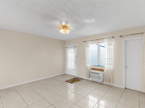 Undisclosed Address #FX-10523391, Miami FL 33162