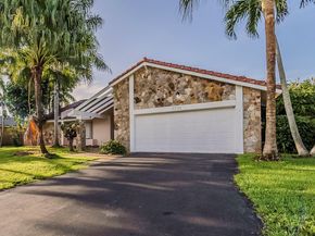 9730 NW 15th St, Plantation FL 33322