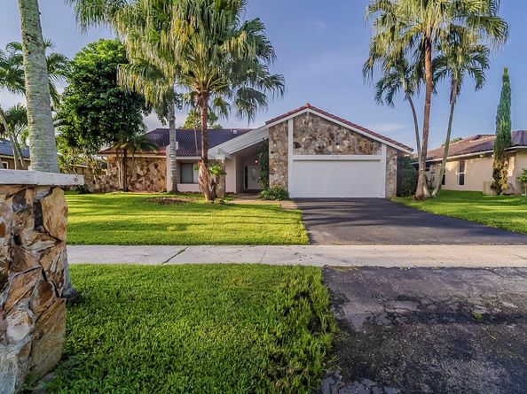 9730 NW 15th St, Plantation FL 33322