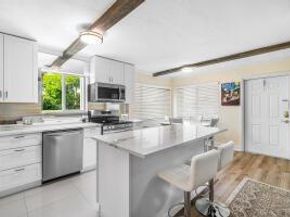 2020 Lake Osborne Drive 10, Lake Worth Beach FL 33461