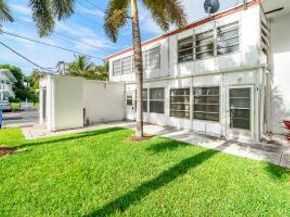 2020 Lake Osborne Drive 10, Lake Worth Beach FL 33461