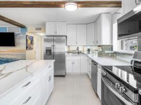 2020 Lake Osborne Drive 10, Lake Worth Beach FL 33461