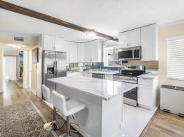 2020 Lake Osborne Drive 10, Lake Worth Beach FL 33461