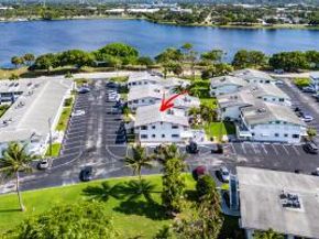 2020 Lake Osborne Drive 10, Lake Worth Beach FL 33461