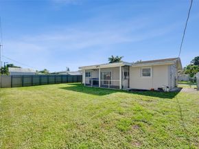 8211 NW 10th St, Pembroke Pines FL 33024