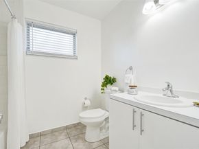 8211 NW 10th St, Pembroke Pines FL 33024