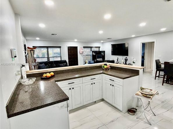 518 NW 47th Court, Oakland Park FL 33309