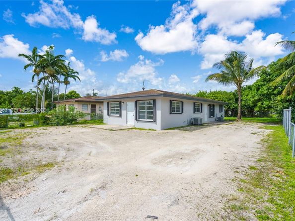 1011 NW 9th Street, Homestead FL 33030