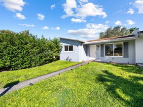 824 N Golf Drive, Hollywood FL 33021