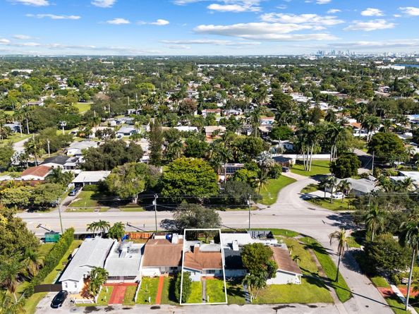 824 N Golf Drive, Hollywood FL 33021