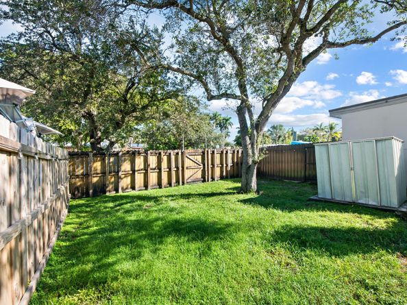 824 N Golf Drive, Hollywood FL 33021