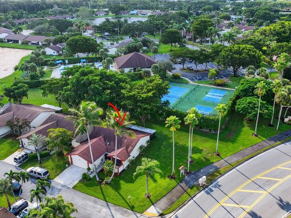 29 Fawlkland Circle, Boynton Beach FL 33426